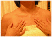 デコルテマッサージ1